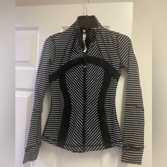 lululemon athletica Jackets & Blazers - Lululemon Define Jacket  Activewear Athleisure Soft Gym Workout Sz 4